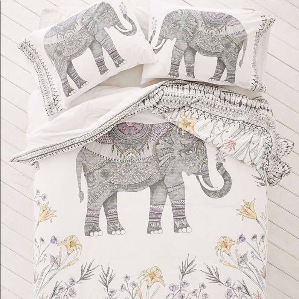 URBAN OUTFITTERS FULL TWIN BED ELEPHANT SET !